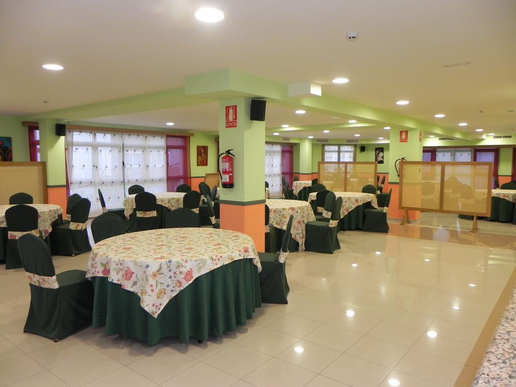 Hotel Restaurante Pizzeria Abc Laracha Exterior photo