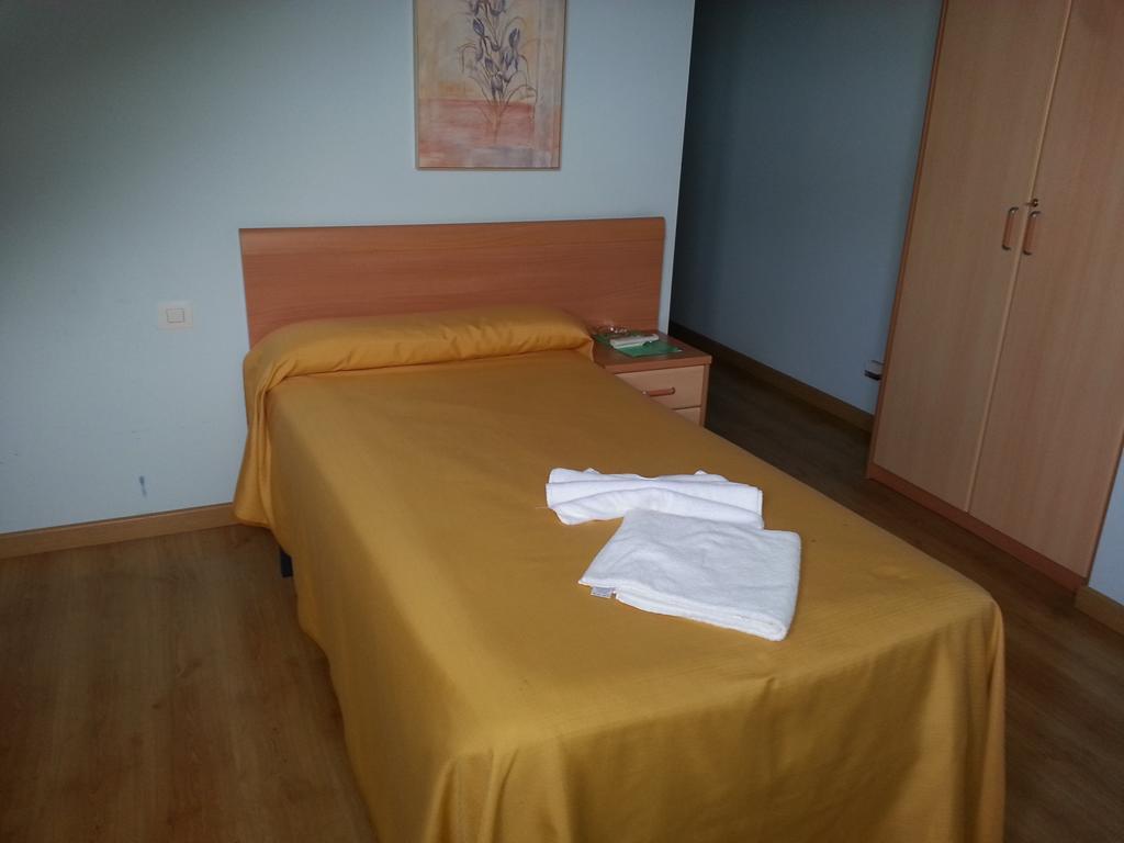 Hotel Restaurante Pizzeria Abc Laracha Room photo