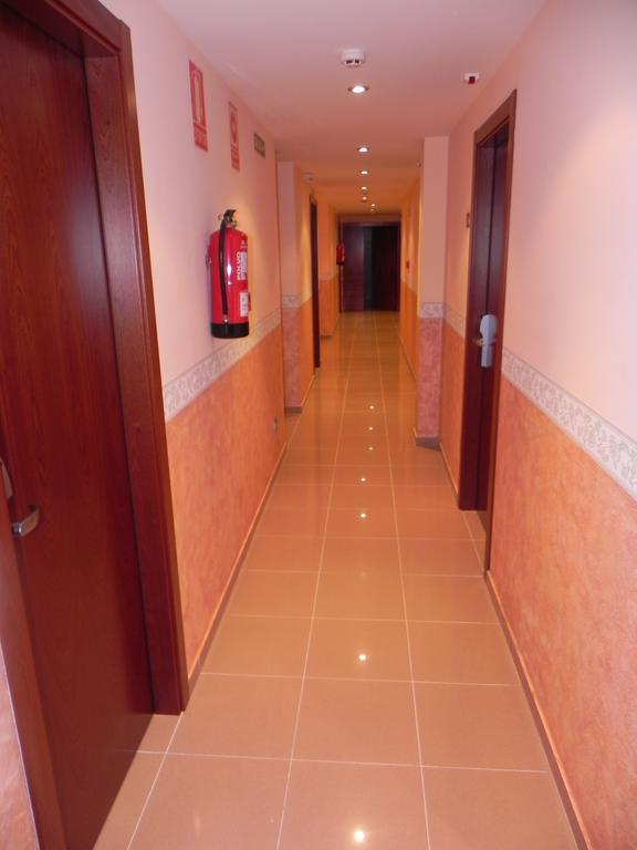 Hotel Restaurante Pizzeria Abc Laracha Exterior photo